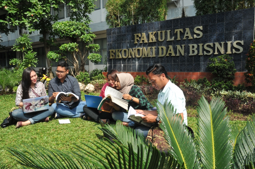 INFORMASI PENERIMAAN MAHASISWA FAKULTAS EKONOMI DAN BISNIS TA. 2021/2022