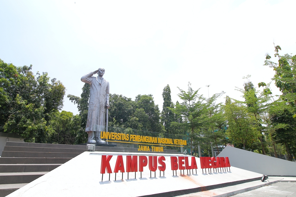 Sudirman-Statue-at-UPN-Veteran-Jawa-Timur